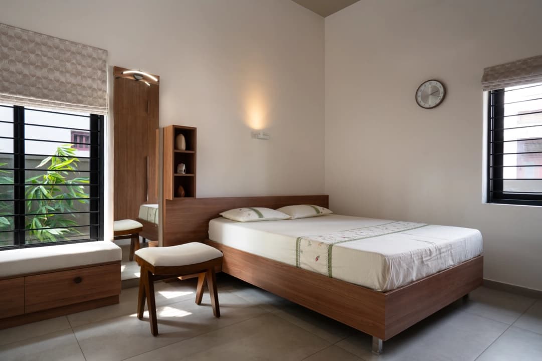 Dr Rachel Daniel image 23